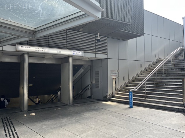 中野坂上サンブライトツイン 地下1階 広場 (地上階段)