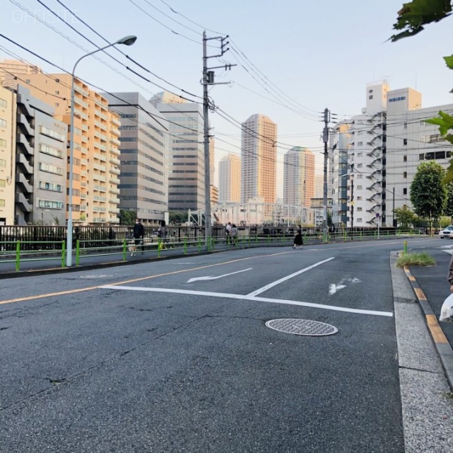 BizSQUARE八丁堀 前面は鉄砲洲通り