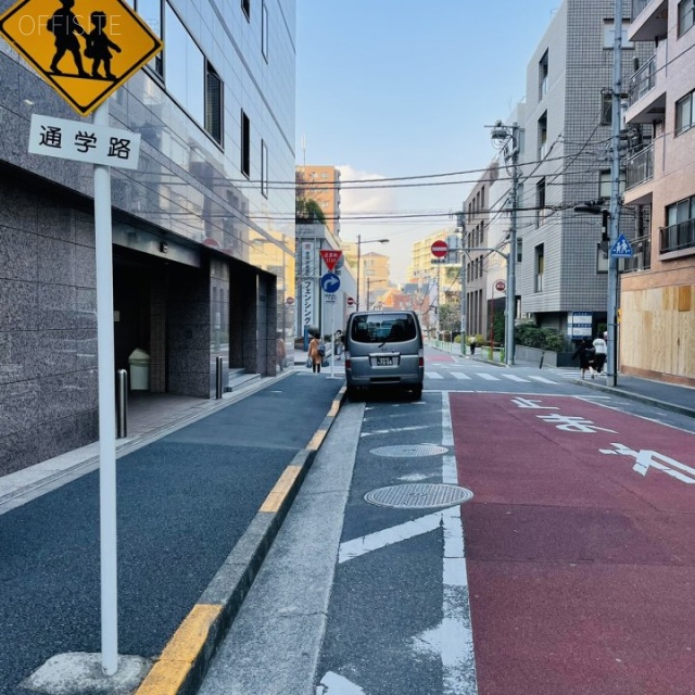 麹町ビル(旧 HAKUWAビル) ビル前面道路