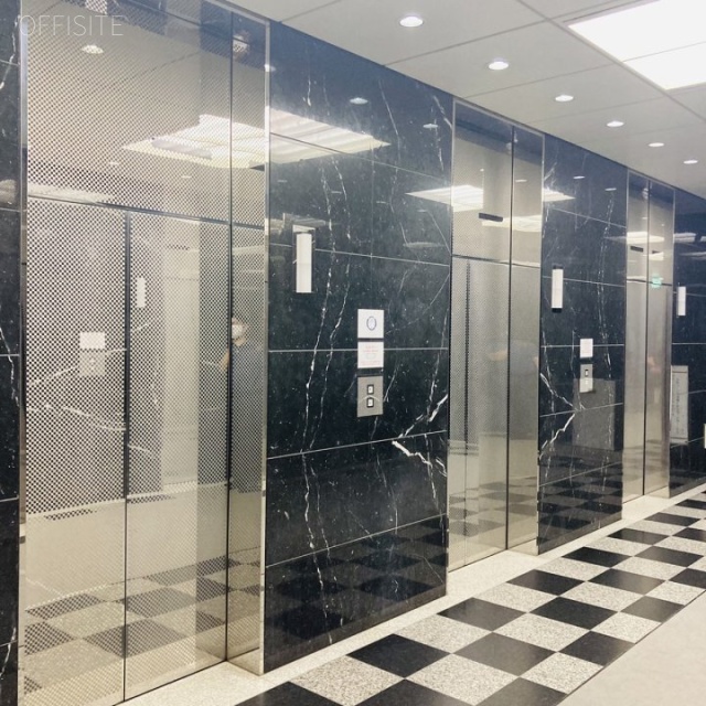 新宿サンエービル エントランス