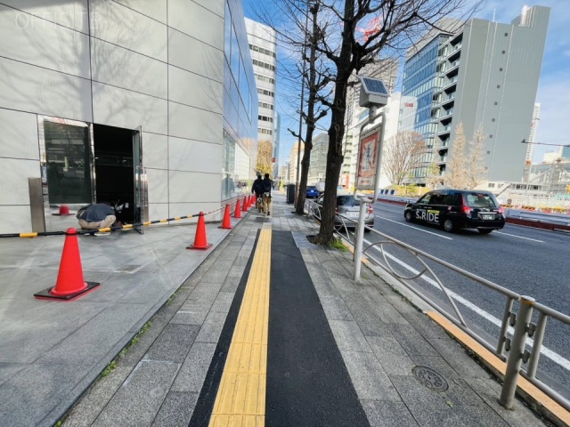 オーク高輪ビル 前面歩道
