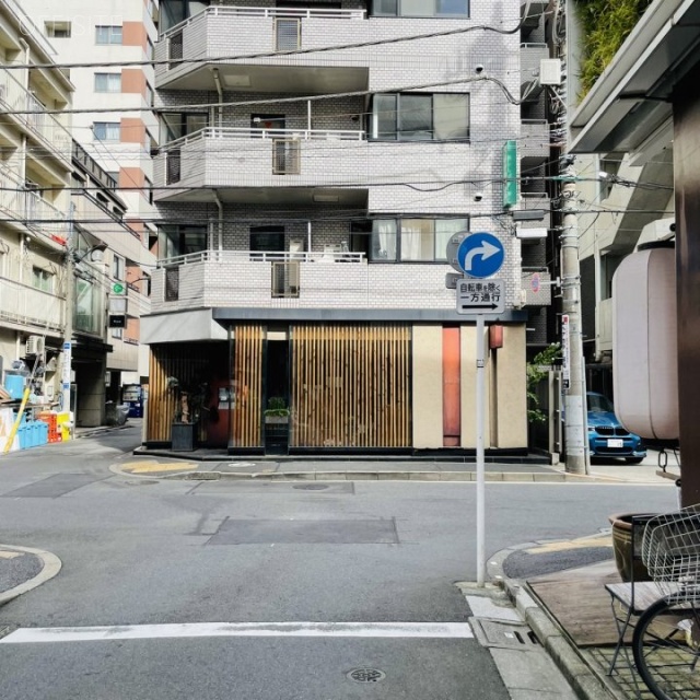 NS麻布十番ビル ビル前面道路