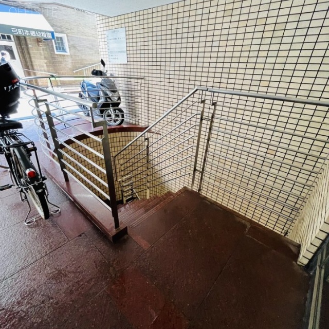 T・M畑中ビル エントランス