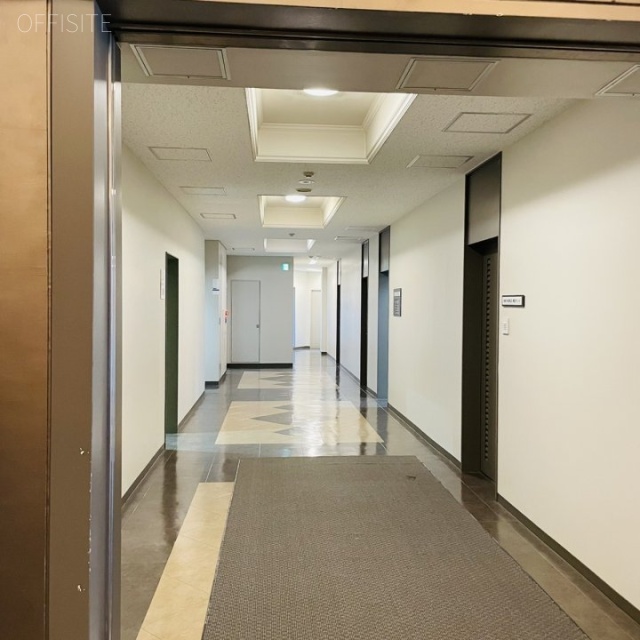 日証館 エントランス