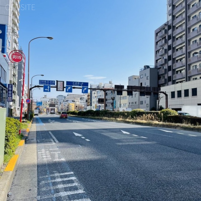 パシフィックスクエア千石 前面に白山通り