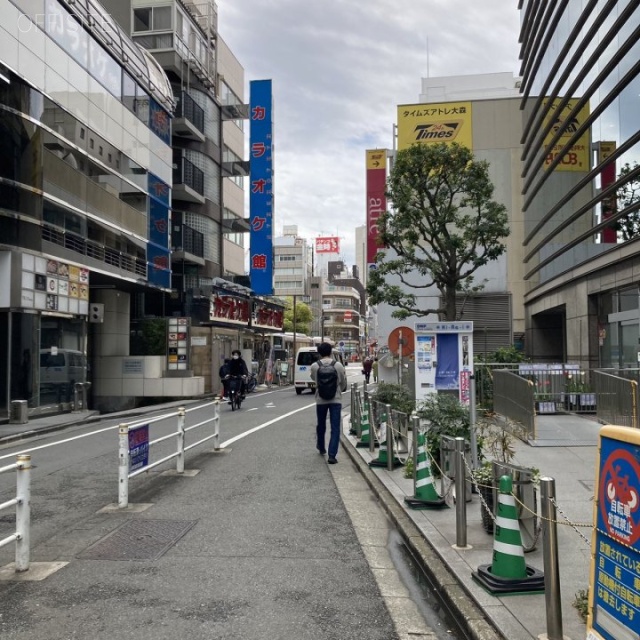 ウィラ大森ビル 前面歩道