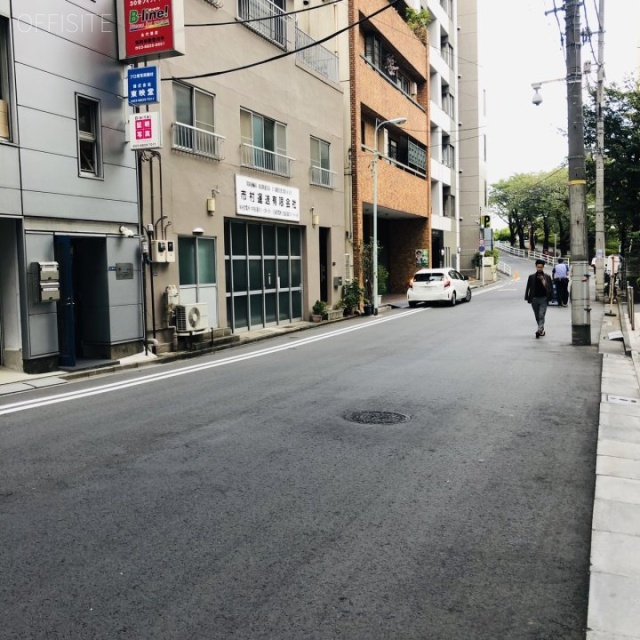 東映堂新川ビル ビル前面道路