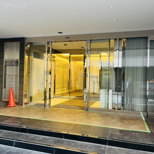 THE CROSS GOTANDA オフィスビル出入口