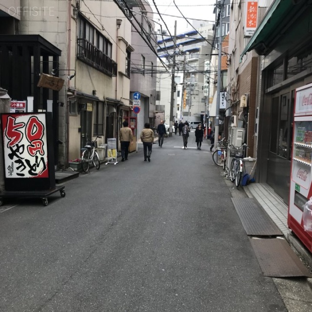 華ビル ビル前面道路