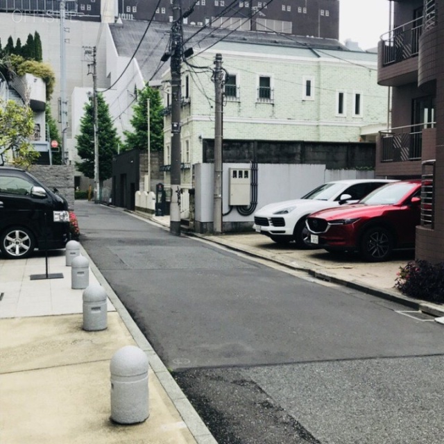 ワイズ松濤(しょうとう) ビル前面道路