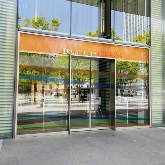 仙台トラストタワー PLAZA出入口