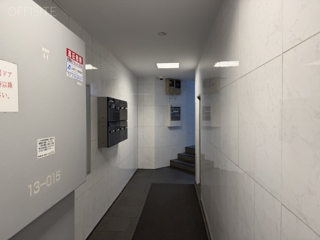 晴花ビル エントランス