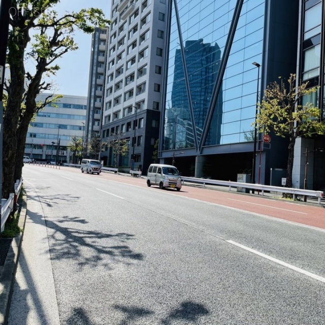 外濠スカイビル ビル前面道路