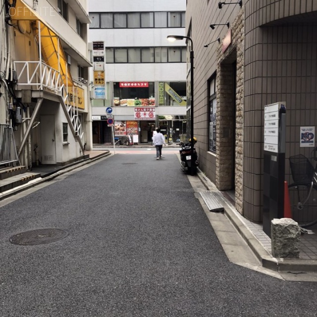 岩波書店アネックスビル ビル前面道路