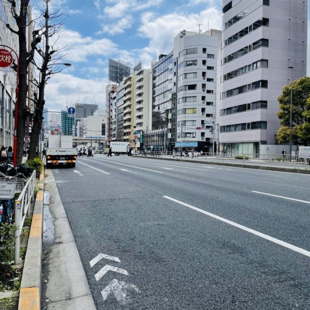 浜松町ゼネラルビル ビル前面道路