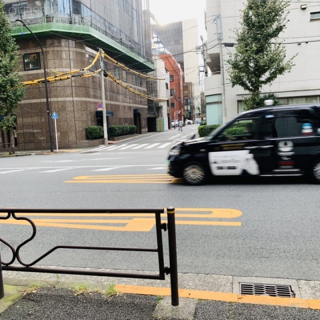 お茶の水サニービル ビル前面道路