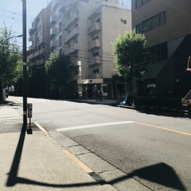 吉房ビル ビル前面道路