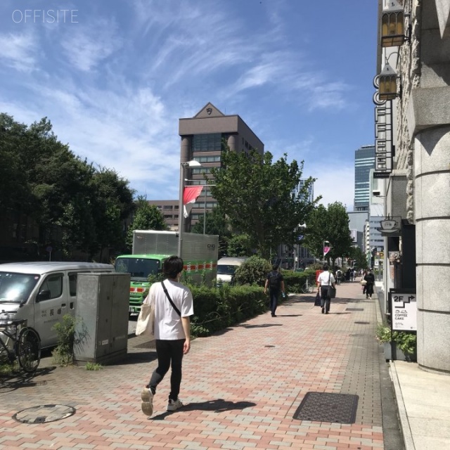 テラアシオス青山 ビル前面道路