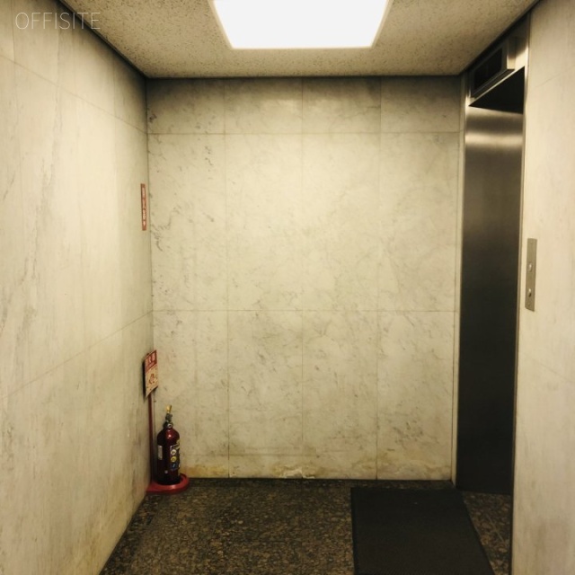 和光ビル エントランス