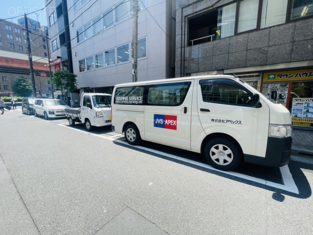 Biz Feel AKIHABARA 前面に白枠駐車場