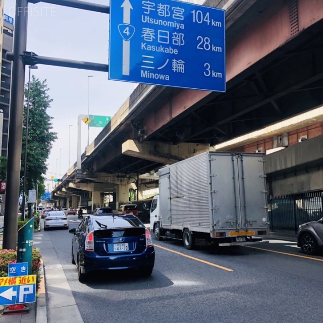 御徒町グリーンハイツ 前面の大通りは昭和通り