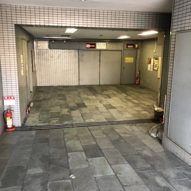 アスミビル 駐車場