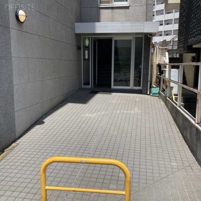 三恵大塚ビル エントランス