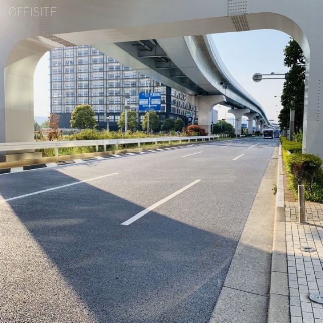 タイム24ビル ビル前面道路