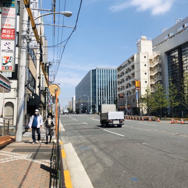 若竹ビル ビル前面道路