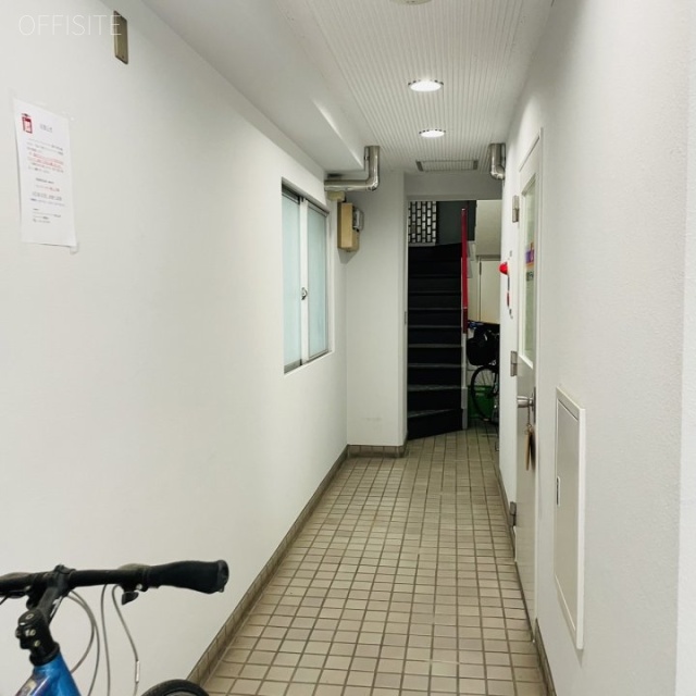 鈴木ビル エントランス