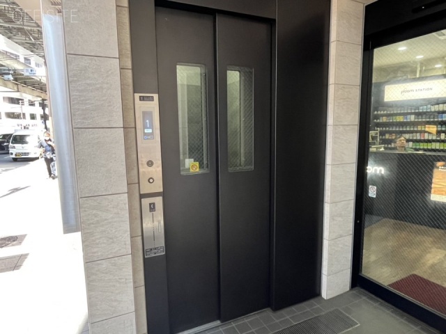 リトレ三軒茶屋ビル エントランス