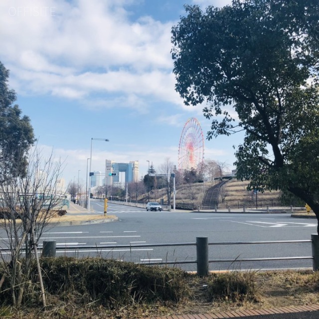 ダイバーシティ東京オフィスタワー ビル前面道路