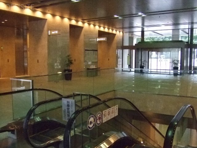 国際新赤坂ビル西館 エントランス