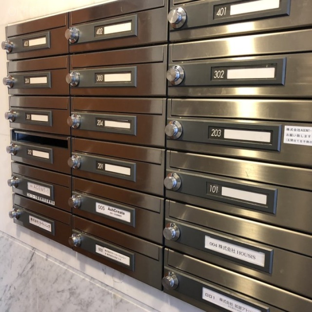 クローバー六本木 郵便受け