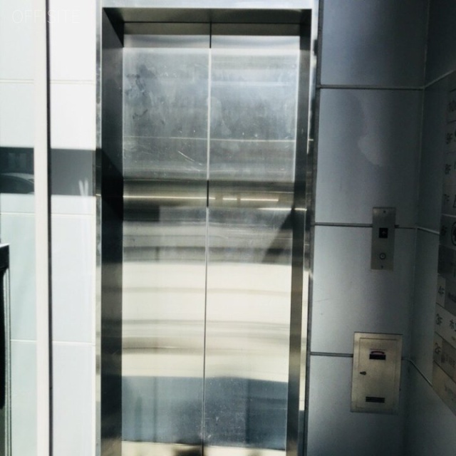 クローバー青山・ONE エレベーター