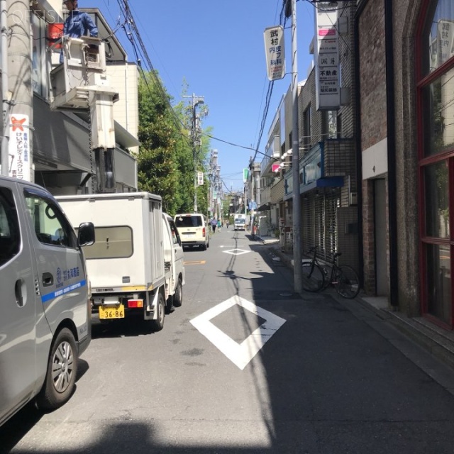 青山KTビル ビル前面道路