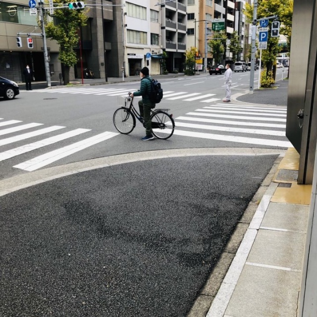 井桁ビル ビル前面道路