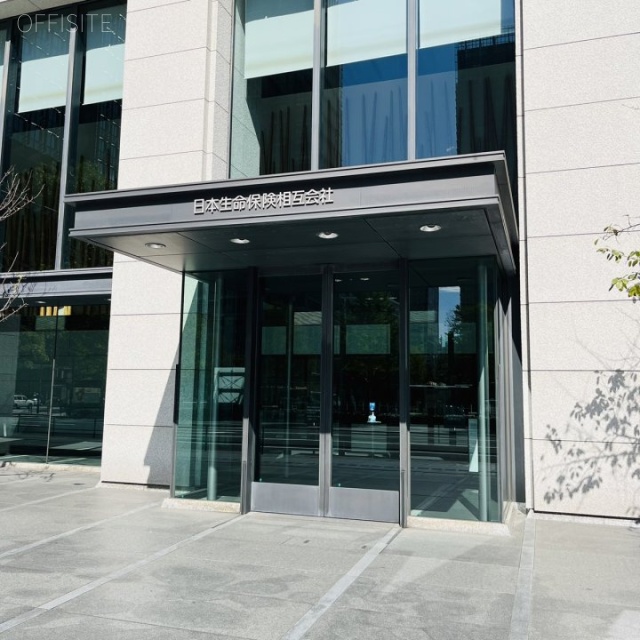 日本生命丸の内ビル オフィスビル出入口(日本生命専用)