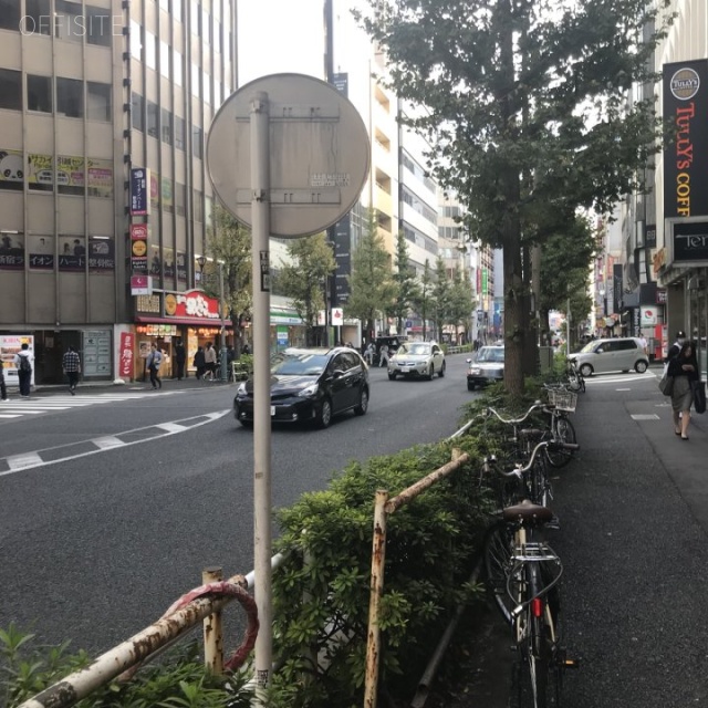 豊ビル ビル前面道路