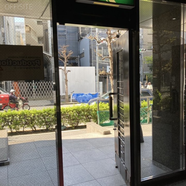 CATビル エントランス