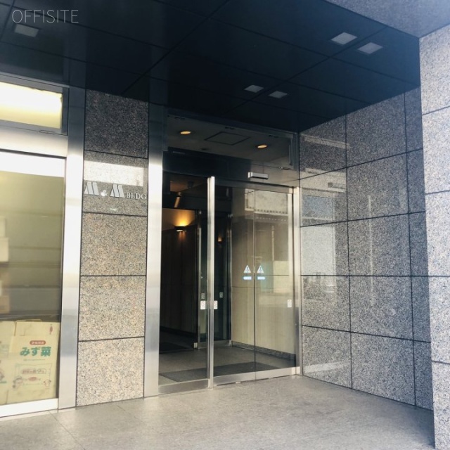 M&Mビル オフィスビル出入口