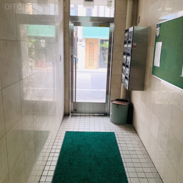 珠和ビル エントランス