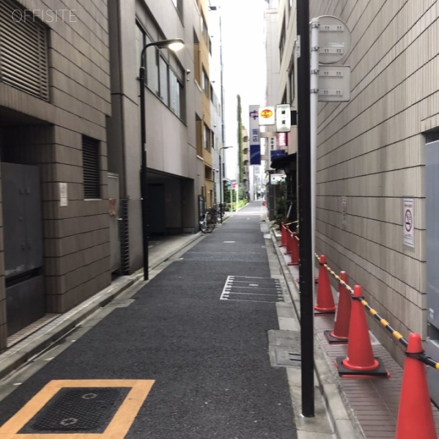 岩波書店アネックスビル ビル前面道路
