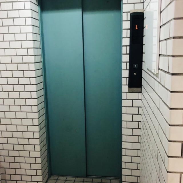 中村屋ビル エレベーター