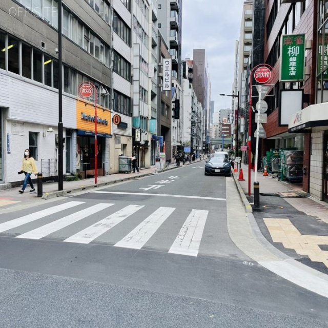 銀友ビル 前面道路