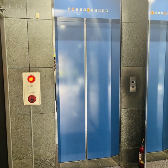 岩本和裁ビル エントランス