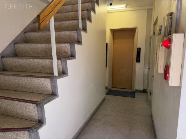 魚鉄ビル エントランス