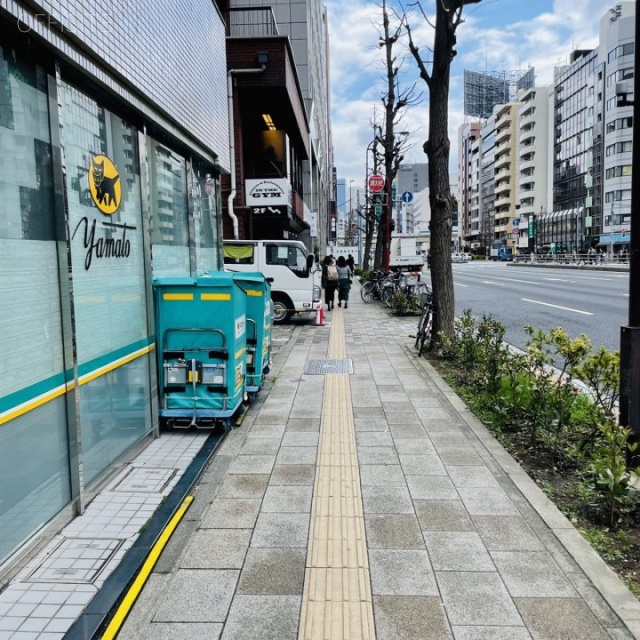 浜松町ゼネラルビル ビル前面道路