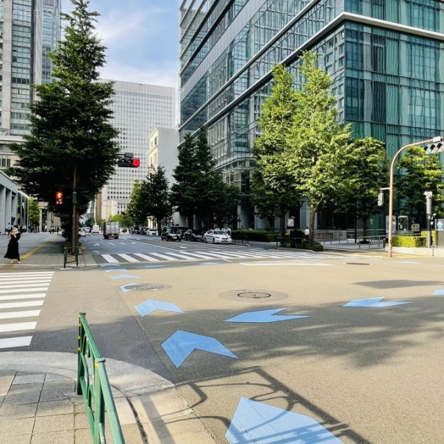 三菱ビル ビル前面道路