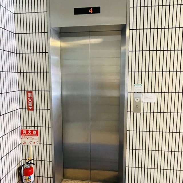 末よしビル エントランス